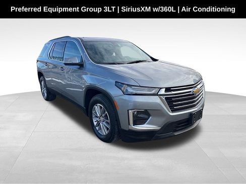 Used 2023 Chevrolet Traverse LT image 1