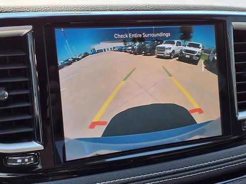 Used 2023 Chrysler Pacifica Touring-L FWD image 10