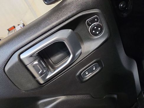 Used 2023 Jeep Gladiator Mojave AWD/4WD image 15