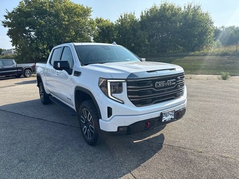 Used 2024 GMC Sierra 1500 AT4 w/ Technology Package AWD/4WD image 3