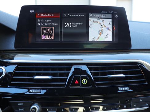 Used 2018 BMW 530i w/ Premium Package image 26