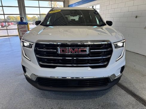 Used 2025 GMC Acadia Elevation image 3