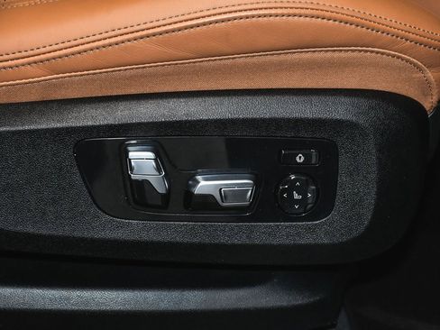 Used 2023 BMW X7 xDrive40i w/ Executive Package image 89