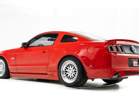 Used 2013 Ford Mustang GT RWD image 9