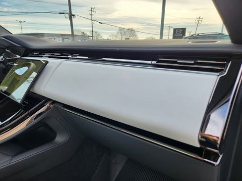 Certified 2025 Land Rover Range Rover Sport SE image 17