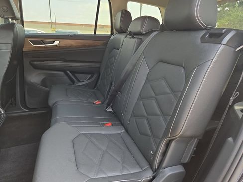 Used 2025 Volkswagen Atlas SE FWD image 27