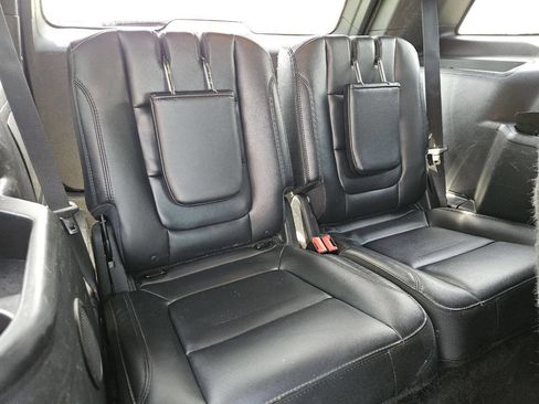 Used 2017 Ford Explorer XLT w/ Equipment Group 202A image 17