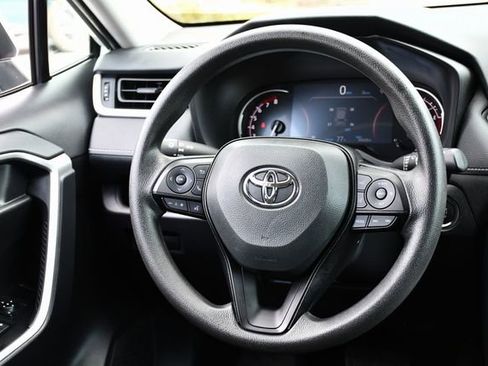 Used 2025 Toyota RAV4 XLE AWD/4WD image 19