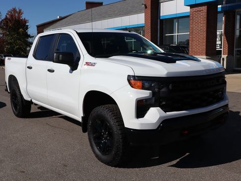 Used 2025 Chevrolet Silverado 1500 Custom Trail Boss image 2