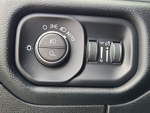 Used 2020 RAM 1500 Laramie RWD image 18