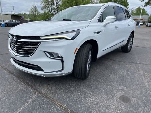 Used 2024 Buick Enclave Premium image 3