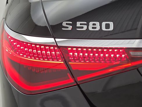 Certified 2024 Mercedes-Benz S 580 4MATIC Sedan w/ Warmth & Comfort Package image 35