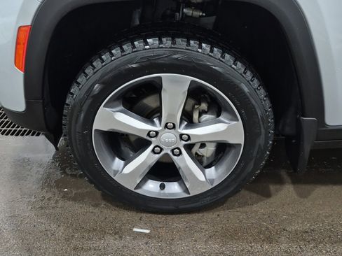 Used 2022 Jeep Grand Cherokee Limited image 15