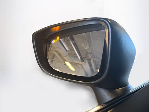 Used 2015 MAZDA MAZDA3 i Touring image 16