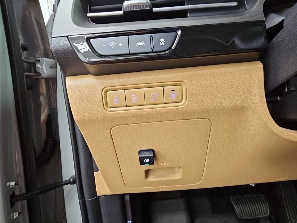Used 2022 Kia Carnival EX FWD image 29