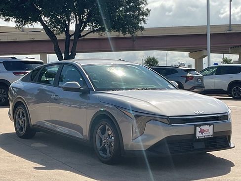 Used 2025 Kia K4 FWD image 3
