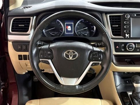 Used 2017 Toyota Highlander XLE image 22
