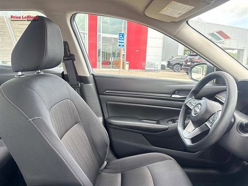 Used 2025 Nissan Altima 2.5 SV FWD image 10