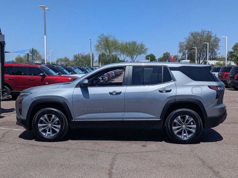Used 2025 Chevrolet Equinox LT image 2