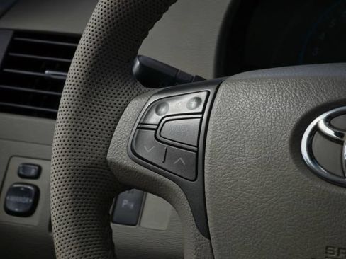 Used 2011 Toyota Sienna XLE w/ XLE Navigation Pkg FWD image 25