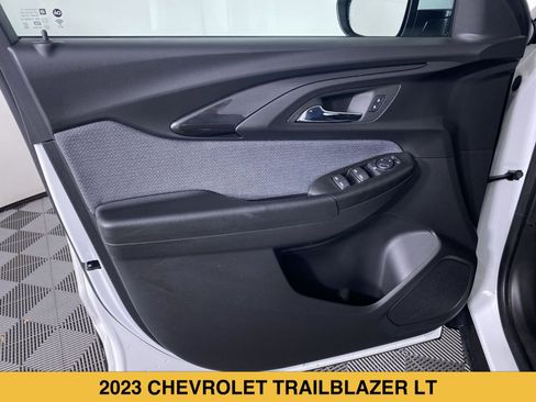 Certified 2023 Chevrolet TrailBlazer LT w/ Convenience Package FWD image 11