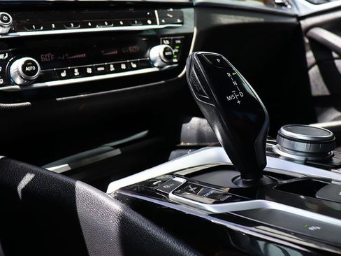Used 2020 BMW 530i w/ Convenience Package RWD image 55