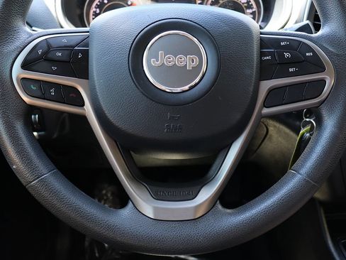 Used 2020 Jeep Cherokee Latitude FWD image 54
