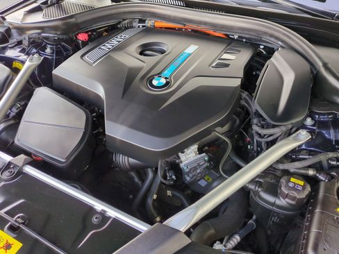 Used 2019 BMW 530e w/ Convenience Package image 34