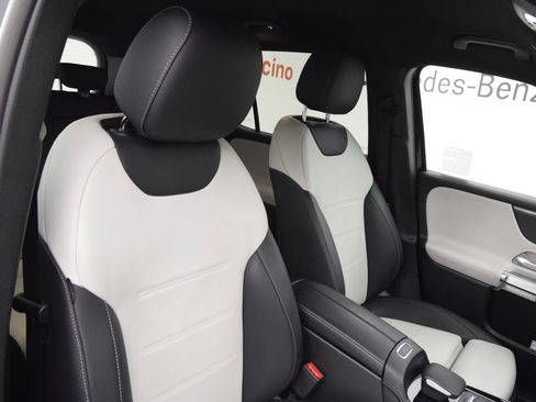 Used 2023 Mercedes-Benz GLB 250 image 17