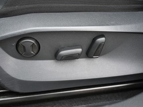 Used 2024 Volkswagen Tiguan SE image 14