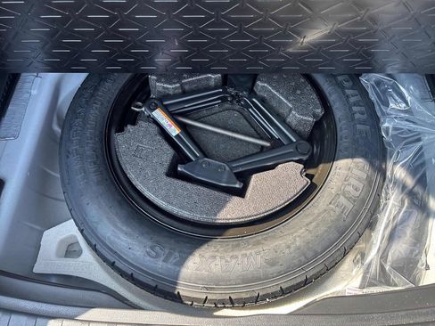 Used 2025 Toyota RAV4 XLE image 59