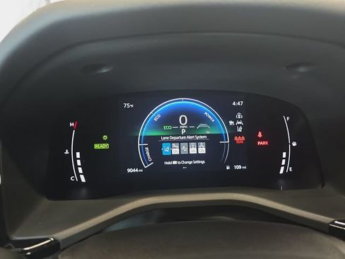 Used 2025 Toyota Camry SE AWD/4WD image 21