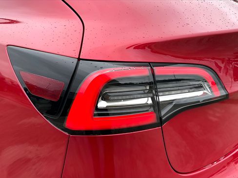 Used 2018 Tesla Model 3 Long Range RWD image 19