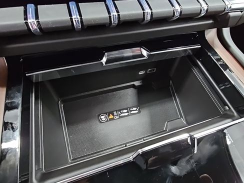 New 2025 GMC Yukon XL Denali w/ Sun & Power Step Package image 20