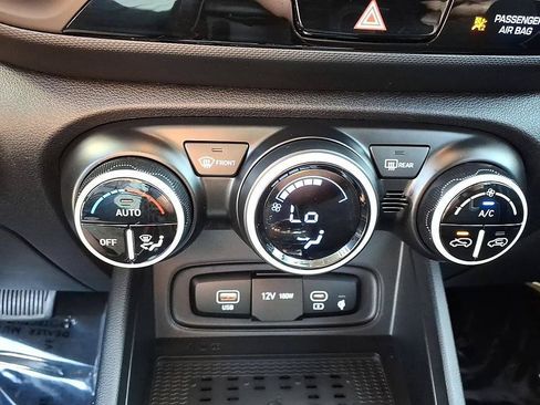Used 2024 Hyundai Venue Limited FWD image 28