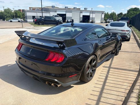 Used 2021 Ford Mustang Shelby GT500 w/ Carbon Fiber Track Pack RWD image 4