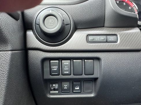 Used 2022 Nissan Titan PRO-4X w/ Pro-4x Convenience Package AWD/4WD image 38