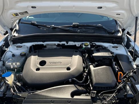 Used 2023 Volvo XC40 B5 Plus AWD/4WD image 40