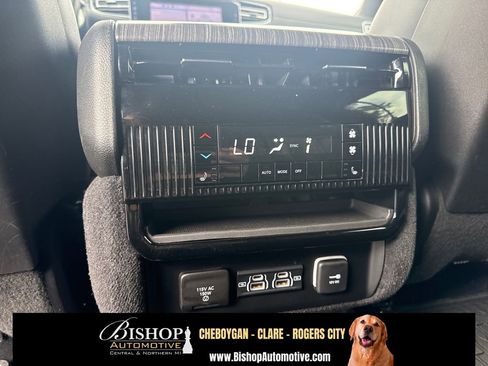 Used 2024 Jeep Wagoneer L Series II w/ Flexible Seating Group AWD/4WD image 18