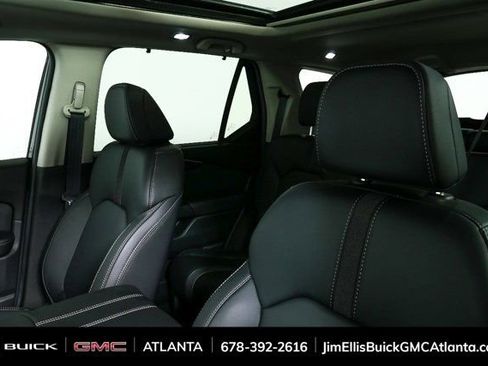 Used 2025 Honda Pilot Touring image 5