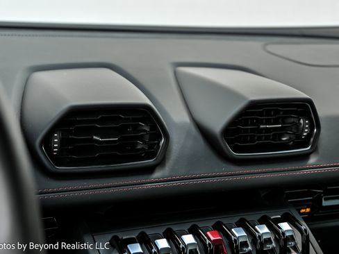 Used 2021 Lamborghini Huracan EVO image 36