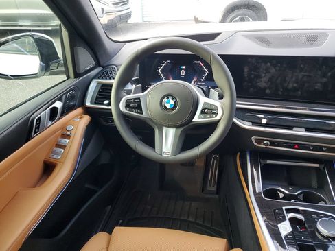 Used 2025 BMW X7 xDrive40i w/ M Sport Package AWD/4WD image 12