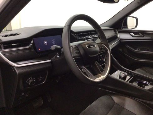 Used 2024 Jeep Grand Cherokee Altitude image 10