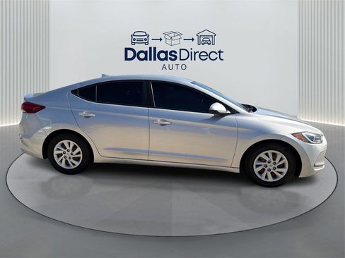 Used 2017 Hyundai Elantra SE image 5