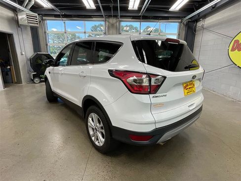 Used 2017 Ford Escape SE AWD/4WD image 3