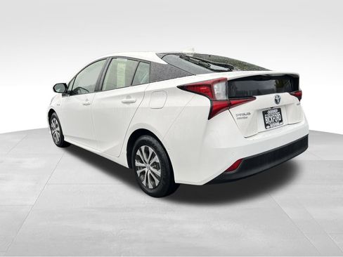 Used 2020 Toyota Prius LE image 12