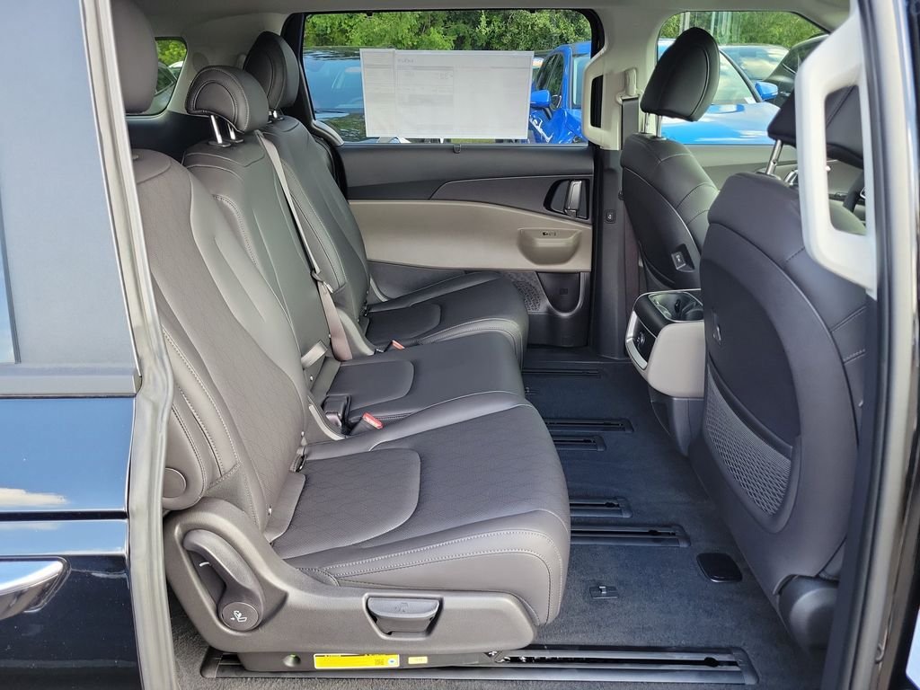 New 2026 Kia Carnival EX FWD image 12