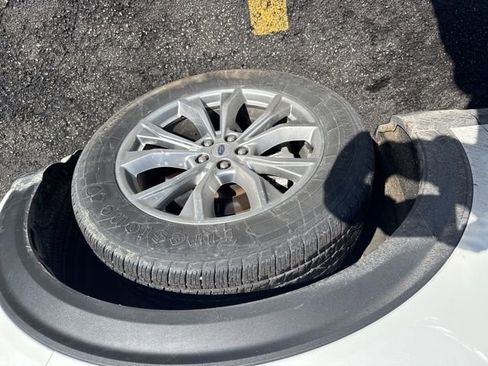 Used 2020 Ford Explorer XLT w/ Equipment Group 202A image 11