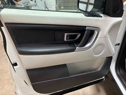 Used 2017 Land Rover Discovery Sport HSE AWD/4WD image 15