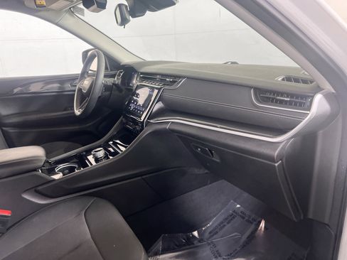 Used 2023 Jeep Grand Cherokee L Laredo image 28